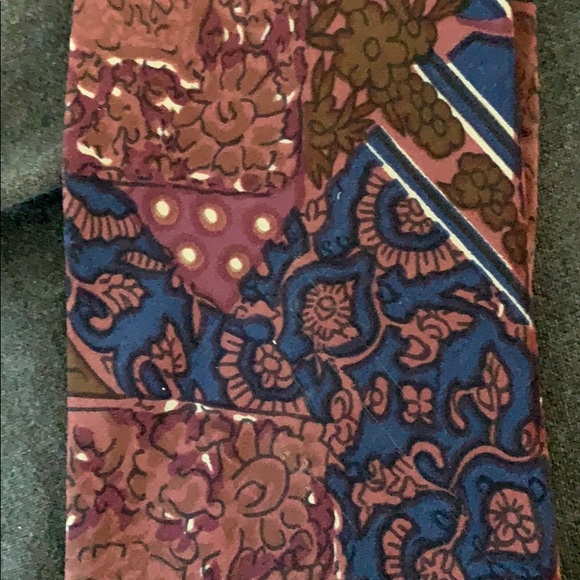 Tie - Picture 2 of 3